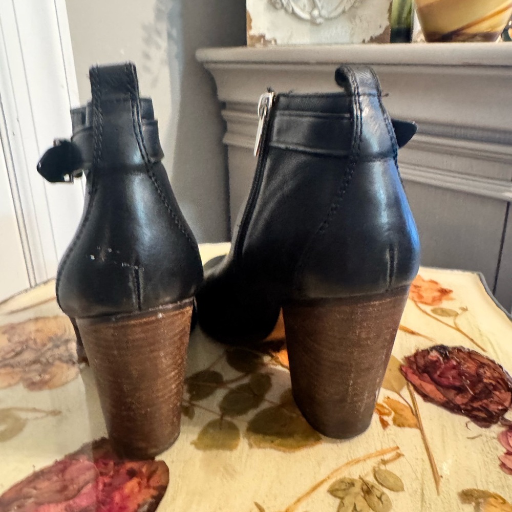 COACH Elegant Black Leather Ankle Boots - Picture 7 of 8